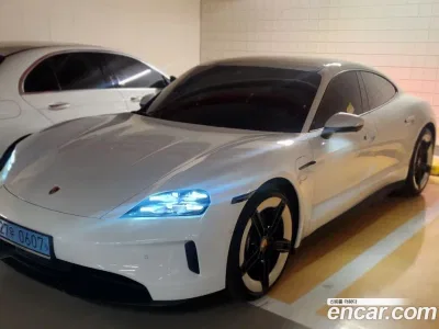 2025 Porsche Taycan Base, фото 1, лот 10203032