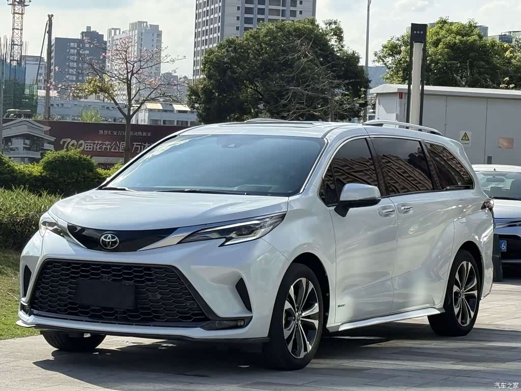 2024 Toyota Granvia 2.5L Hybrid Premium PLUS, фото 1, лот 11203379