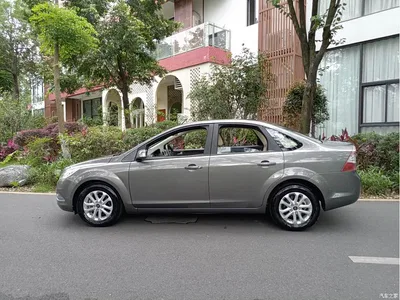 2013 Ford Focus Sedan Classic 1.8L Automatic Base, фото 2, лот 10293836