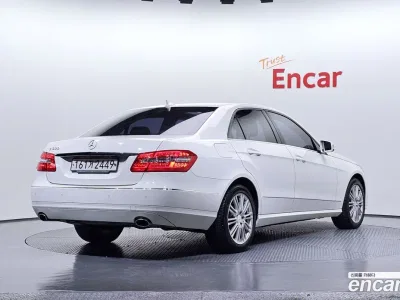 2011 Mercedes-Benz E-Class E300 Elegance, фото 1, лот 10071439