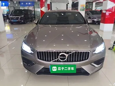 2020 Volvo S60 T4 Momentum Luxury Edition, фото 3, лот 10440318