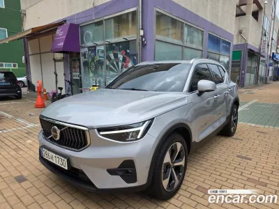 2023 Volvo XC40 B4 Ultimate Bright, фото 1, лот 10126508