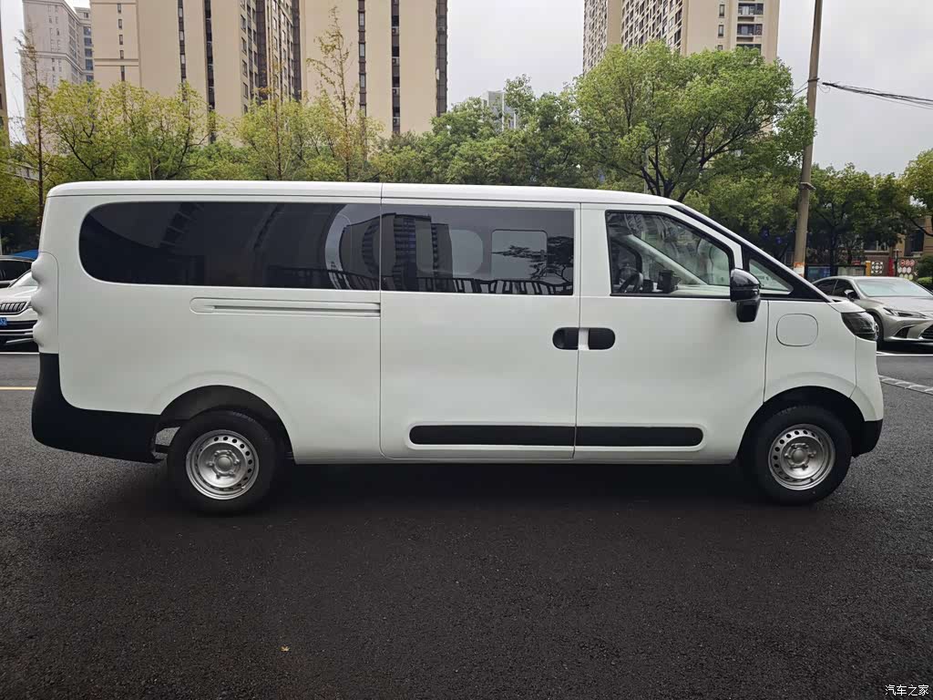 2025 SAIC Maxus Dana V1 V1 Long Wheelbase Low Roof Cargo Version (50kWh), фото 4, лот 11203224