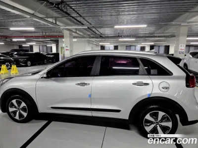 2017 Kia Niro Prestige, фото 3, лот 10074249