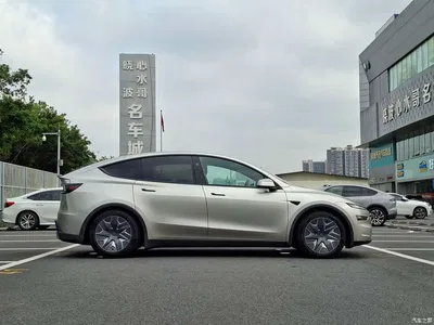2025 Tesla Model Y L, фото 4, лот 10689267