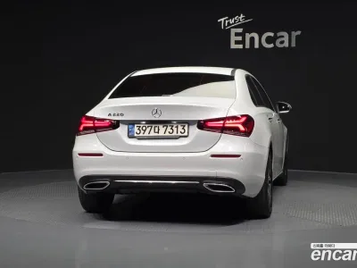 2021 Mercedes-Benz A-Class A220 Sedan, фото 2, лот 10038757
