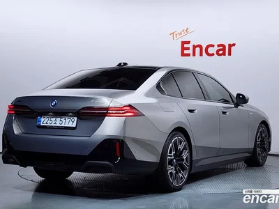 2025 BMW 5-Series 530e xDrive M Sport, фото 1, лот 10064253