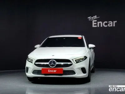 2022 Mercedes-Benz A-Class A220 Hatchback, фото 2, лот 10039847