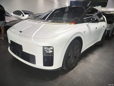 2025 Li Auto i6 2WD Base Model, фото 1, лот 11229453