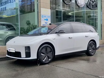 2025 Li Auto Li i8 Standard Edition, фото 1, лот 10825045