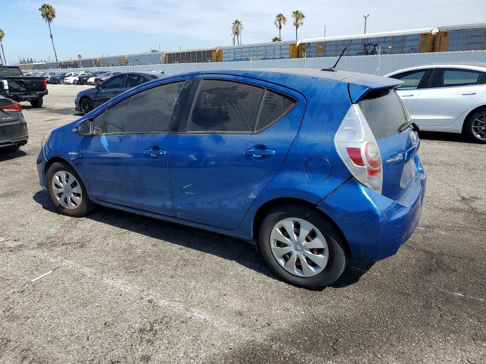 2013 TOYOTA PRIUS C THREE, фото 2, лот 10545812