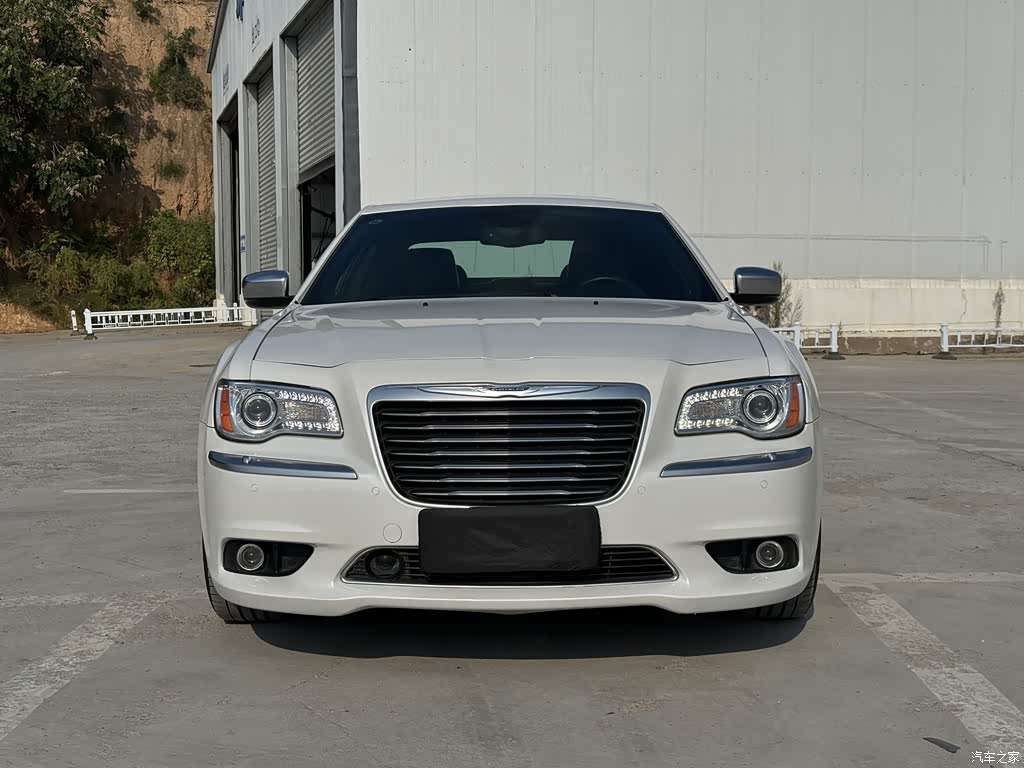 2014 Chrysler 300C (Import) 3.0L Excellence Edition, фото 2, лот 10395512