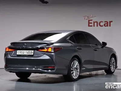 2020 Lexus ES 300h Executive, фото 2, лот 10201803