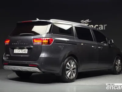2017 Kia Canival 9-seater Luxury, фото 2, лот 10514899