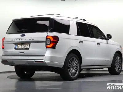 2023 Ford Expedition Platinum 4WD, фото 2, лот 10524033