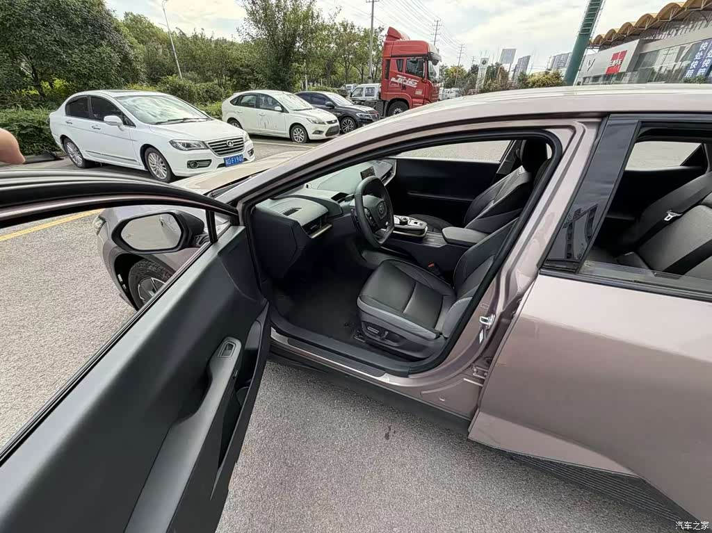 2023 Toyota bZ3 616km Long Range Premium, фото 3, лот 10635534
