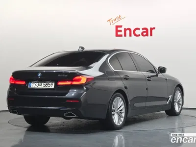 2021 BMW 5-Series 523d Luxury, фото 1, лот 10046447