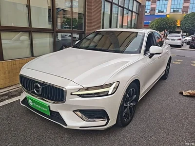 2020 Volvo S60 T4 Momentum Luxury Edition, фото 1, лот 10894622