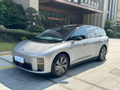2025 Li Auto Li i8 Standard Edition, фото 1, лот 10824266