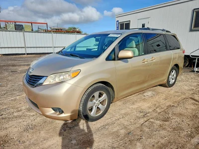 2014 TOYOTA SIENNA LE, фото 1, лот 10539522