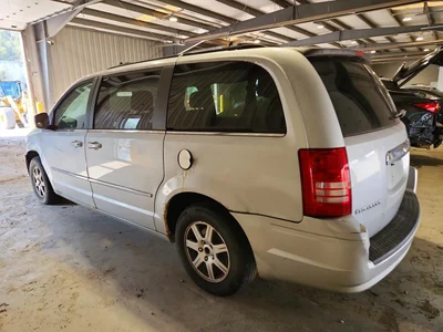 2010 CHRYSLER TOWN & COUNTRY TOURING, фото 2, лот 10868700