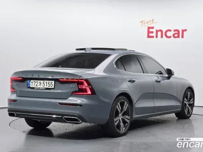 2022 Volvo S60 B5 Inscription, фото 2, лот 10198545