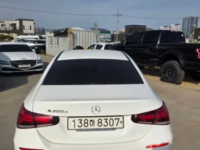 2021 Mercedes-Benz A-Class A200d Sedan, фото 2, лот 10038315