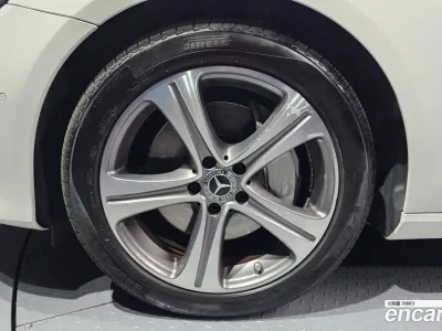 2018 Mercedes-Benz E-Class E300 4MATIC Avnatgarde, фото 4, лот 10071443