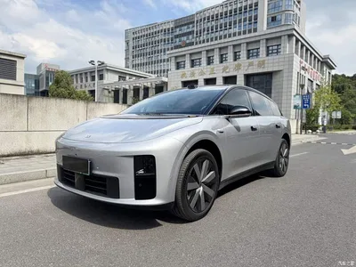 2025 Li Auto i6 4WD Base Model, фото 1, лот 10383523