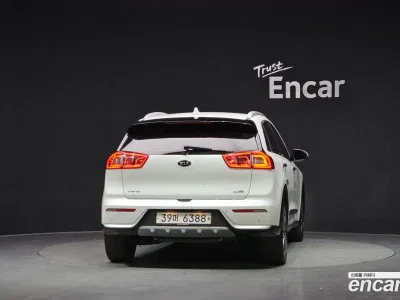 2017 Kia Niro Noblesse, фото 4, лот 10080575