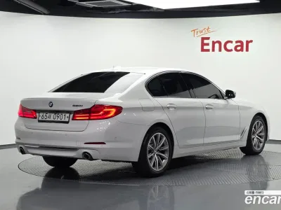 2019 BMW 5-Series 520i Luxury, фото 1, лот 10064439