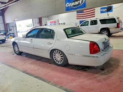 2003 LINCOLN TOWN CAR EXECUTIVE, фото 2, лот 10970222