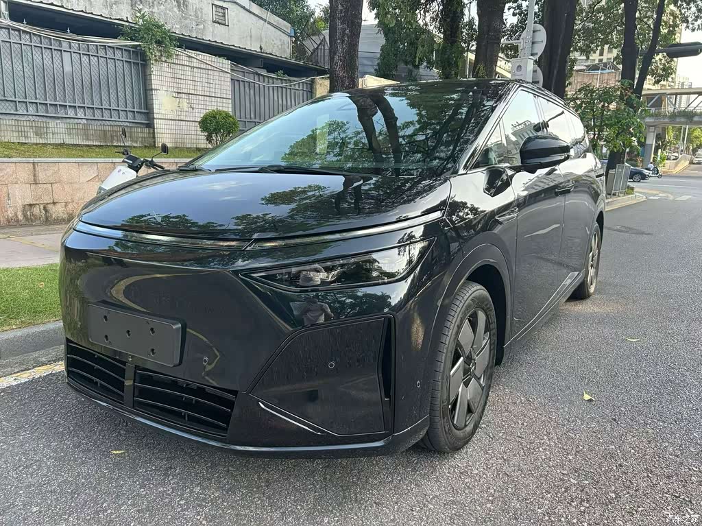 2025 XPeng X9 Extended Range Edition, фото 1, лот 11205123