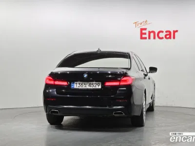 2022 BMW 5-Series 520i Luxury, фото 3, лот 10046516