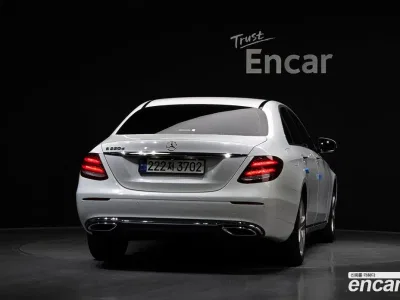 2017 Mercedes-Benz E-Class E220d Avantgarde, фото 4, лот 10168866