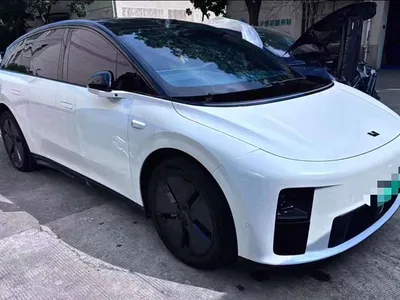 2025 Li Auto i6 2WD Base Model, фото 1, лот 10765209