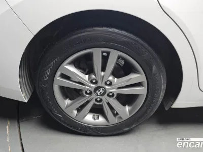 2017 Hyundai AVANTE 1.6 GDI Smart, фото 4, лот 10087165