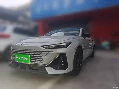 2022 Changan UNI-V 1.5T Premium Model, фото 1, лот 10390837