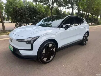 2025 Volvo EX30 RWD Long Range Ultra, фото 1, лот 10366019