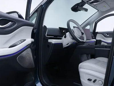 2025 Voyah Auto Voyah Dreamer PHEV AWD Flagship Kunpeng Edition, фото 4, лот 11214913