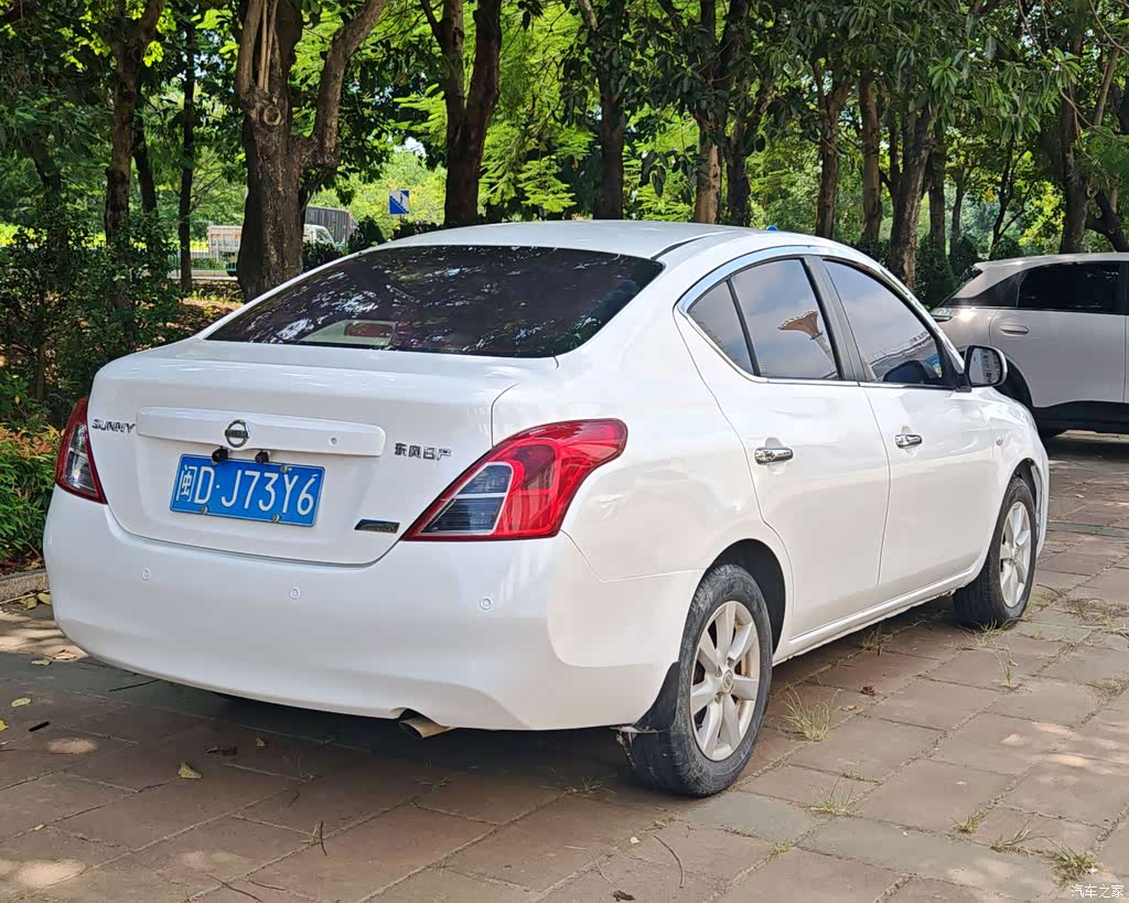 2011 Nissan Sunny 1.5XL CVT Luxury Edition, фото 3, лот 11191918