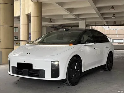 2025 Li Auto i6 2WD Base Model, фото 1, лот 10684405