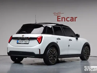 2025 Mini Cooper 5 Door Favoured, фото 1, лот 10204281