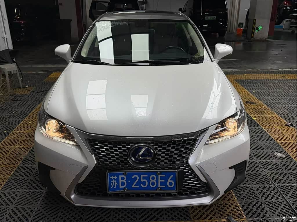 2017 Lexus CT CT200h Comfort Two-Tone China V, фото 2, лот 11214725