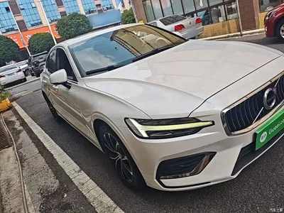 2020 Volvo S60 T4 Momentum Luxury Edition, фото 4, лот 10894622