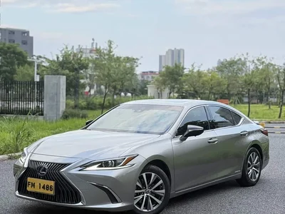 2018 Lexus ES 300h Excellence Edition China V, фото 1, лот 10479132