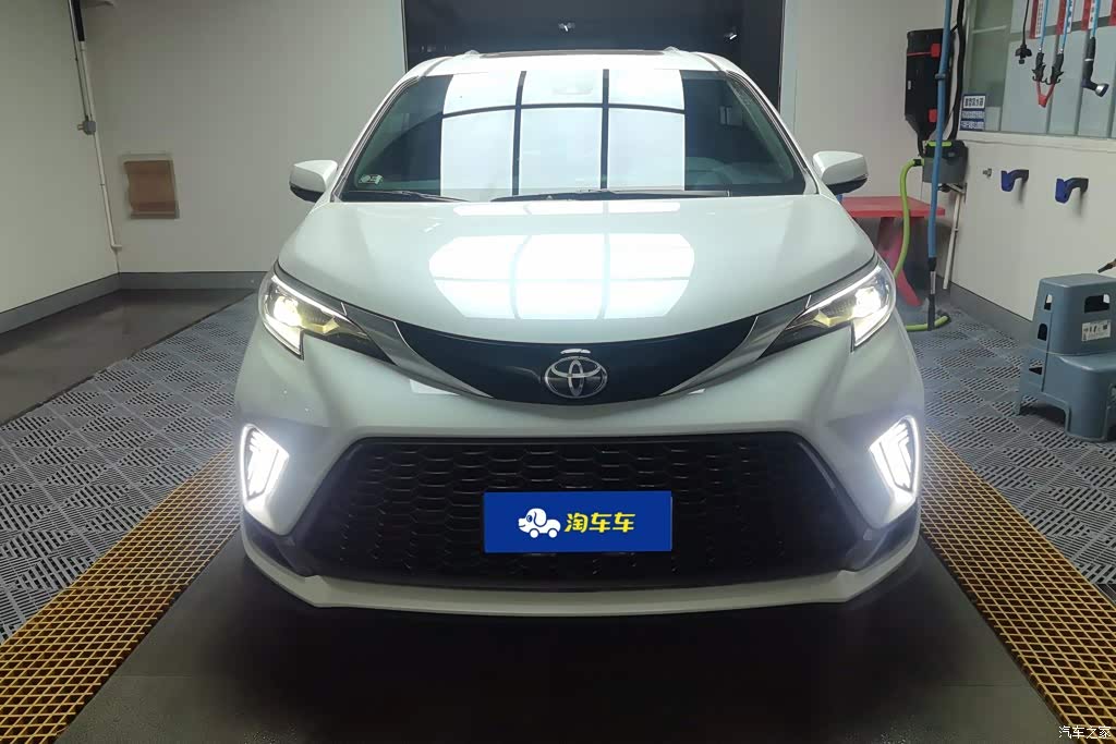 2024 Toyota Granvia 2.5L Hybrid Supreme ULTRA, фото 2, лот 11212483