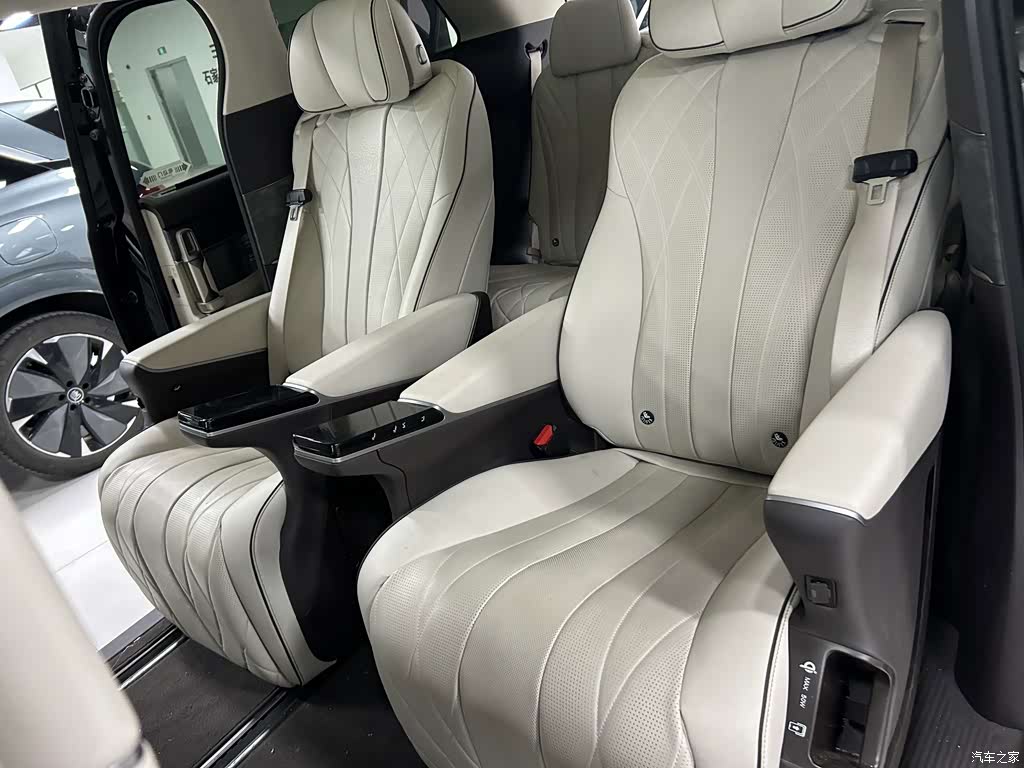 2024 Denza D9 DM-i 980 AWD Premium, фото 2, лот 11211006