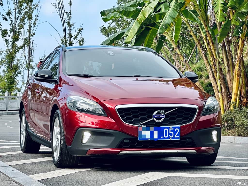 2015 Volvo V40 Cross Country T5 AWD Zhiya Edition, фото 2, лот 10842444