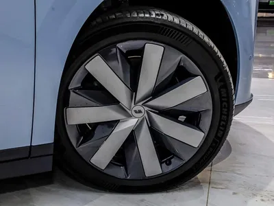2025 Li Auto Li i8 Standard Edition, фото 2, лот 10825752
